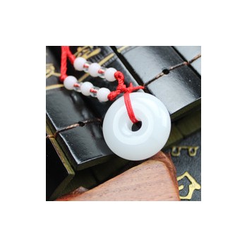 地?cái)偀衢T(mén)貨源2元店義烏小飾品仿綠白玉成品項(xiàng)鏈會(huì)銷(xiāo)小禮品8g