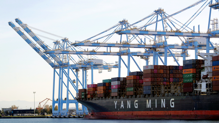 由于 狀病毒的爆發,使美國出口下降了近10％