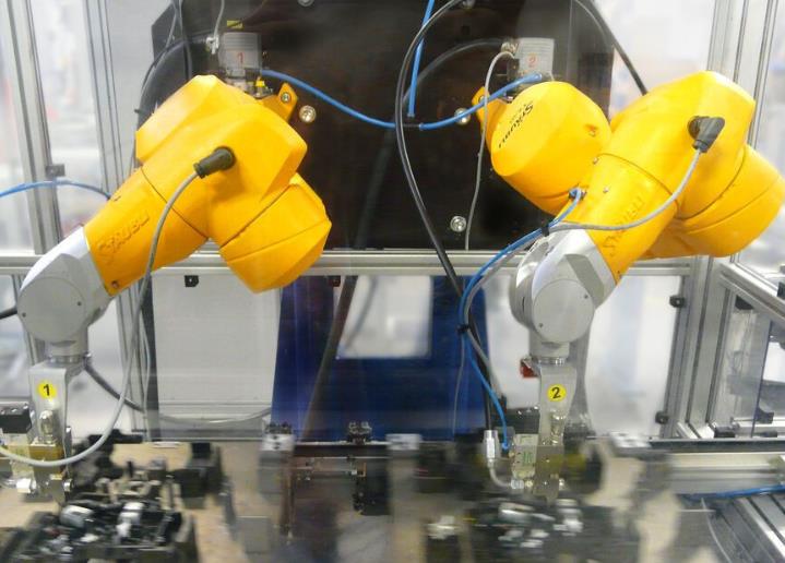 史陶比爾Staubli機器人助力汽車門鎖企業高效生產